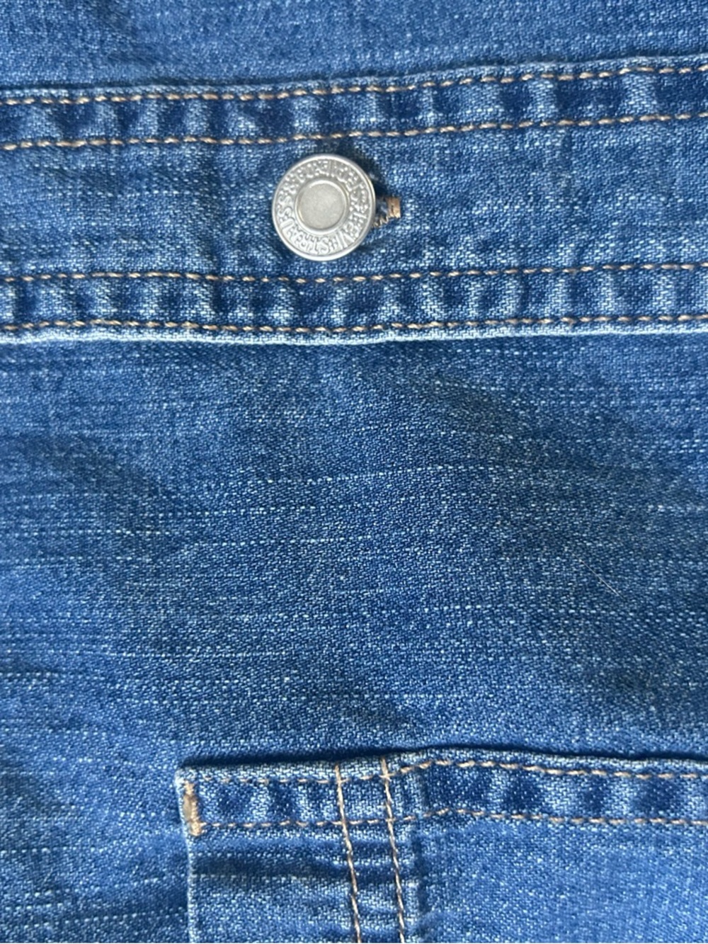 ✨Flash Sale✨Levi’s Denim Button Down - Picture 5 of 6